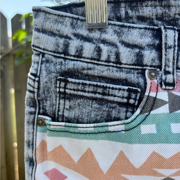 Iris Jeans  Aztec Inspired Design Acid Wash Shorts - Multicolor - Picture 2 of 6